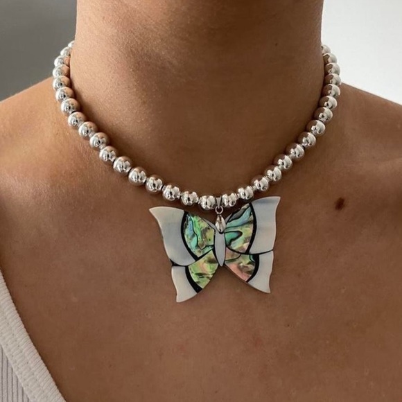 BRAND NEW SAGE VINTAGE ABALONE BUTTERFLY NECKLACE - Picture 2 of 6